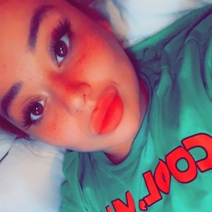 Meet your Posher, Esmeralda